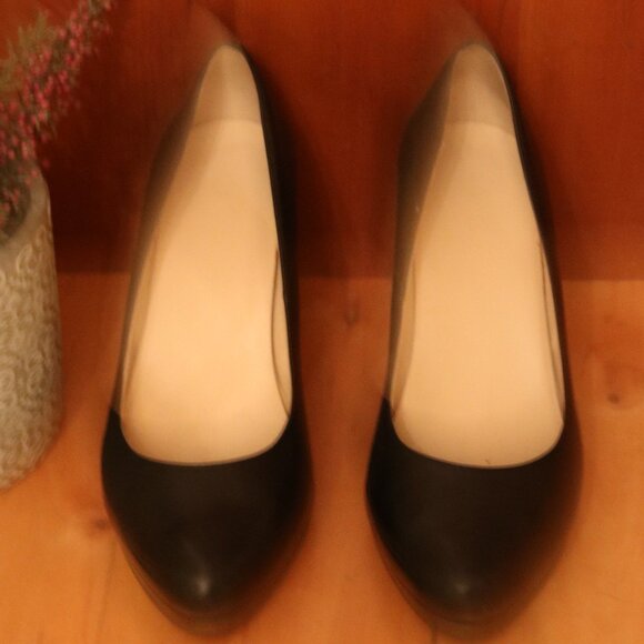 Cole Haan Chelsea Black Leather Platform Classic Heels Sz 7.5 - Picture 2 of 8